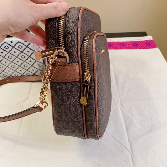 Michael Kors Jet Set Flight Crossbody Bag in brown signature - Picture 3 of 9